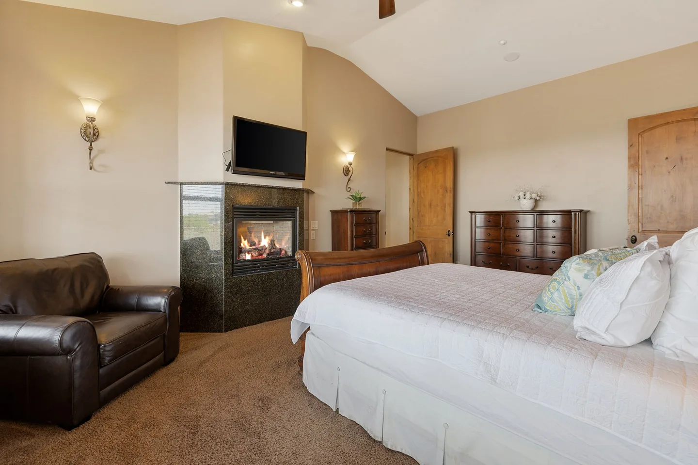 Primary bedroom in a Prescott-area real estate listing